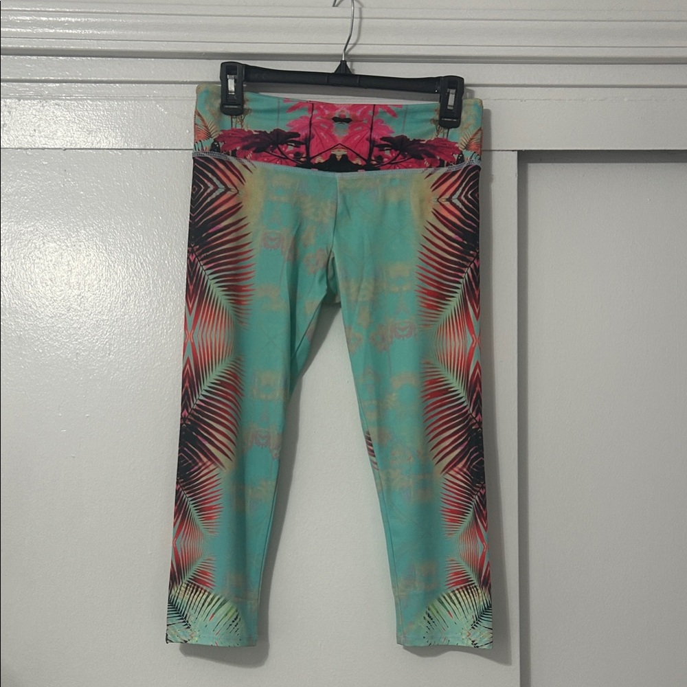 Onzie Women’s Leggings with Tropical Vibes